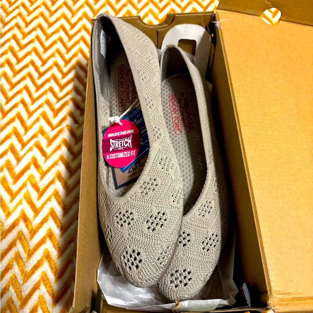 Cleo’s by Skechers